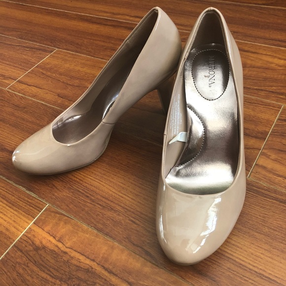 Merona Heels in US Size 7 - Picture 2 of 6